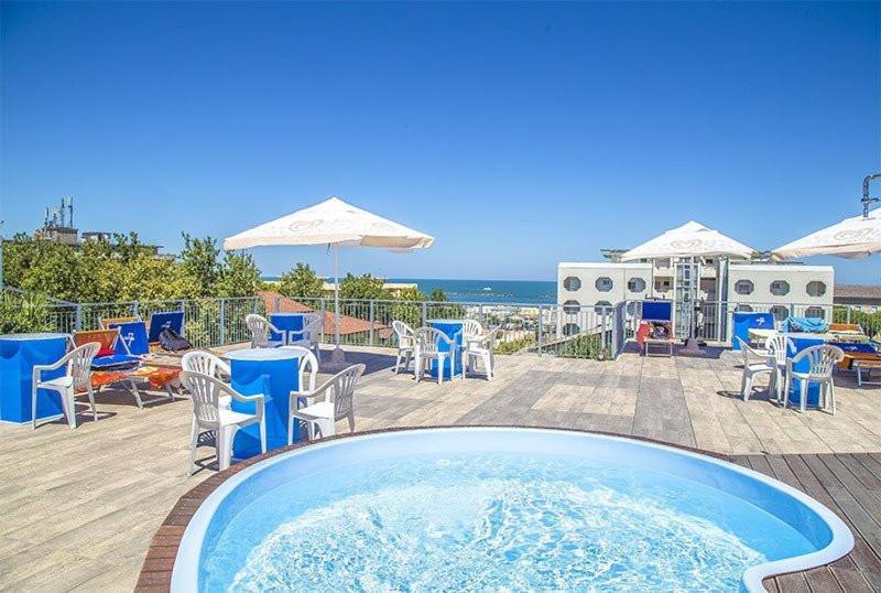 Hotel Leonardo Cesenatico Exterior photo