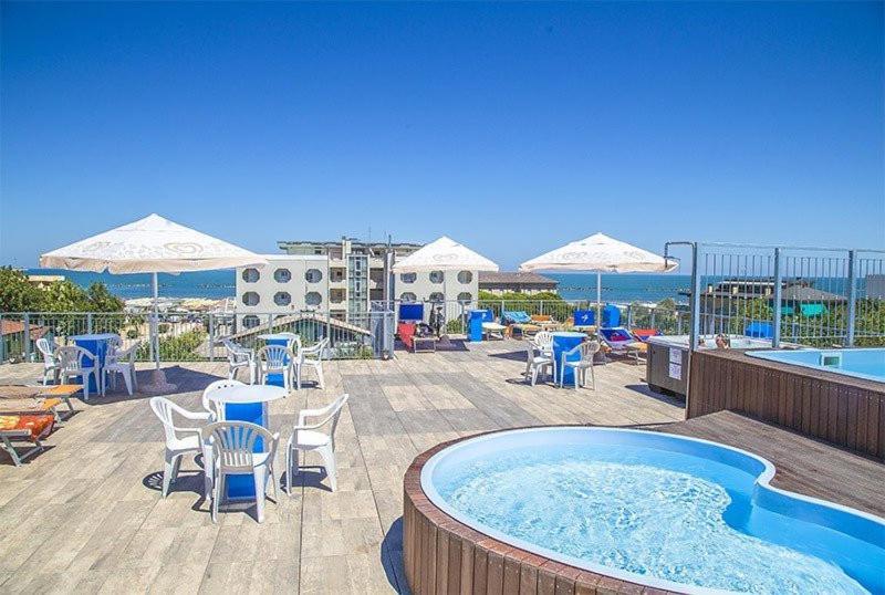 Hotel Leonardo Cesenatico Exterior photo