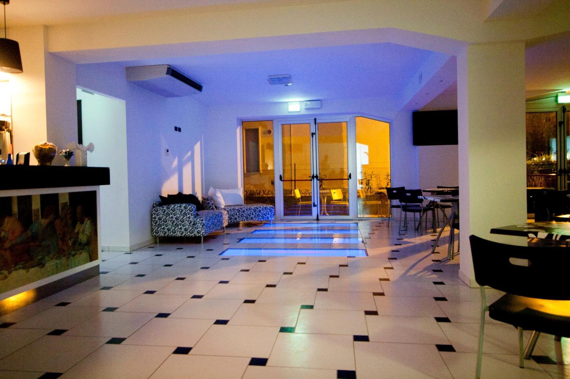 Hotel Leonardo Cesenatico Exterior photo