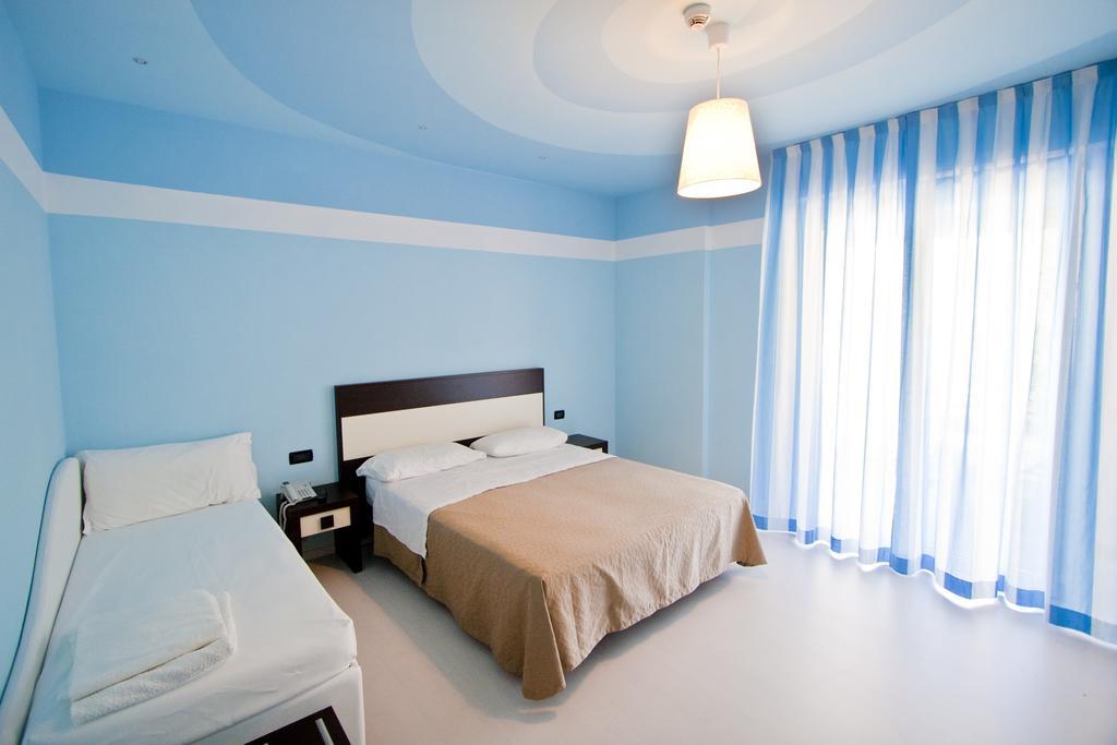 Hotel Leonardo Cesenatico Exterior photo