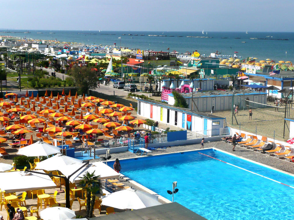 Hotel Leonardo Cesenatico Exterior photo