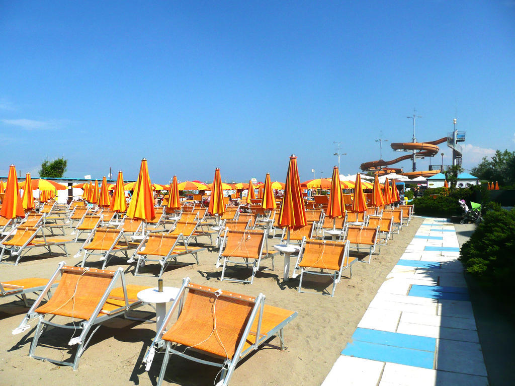 Hotel Leonardo Cesenatico Exterior photo