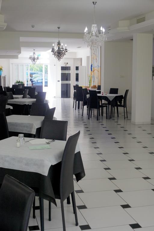 Hotel Leonardo Cesenatico Exterior photo