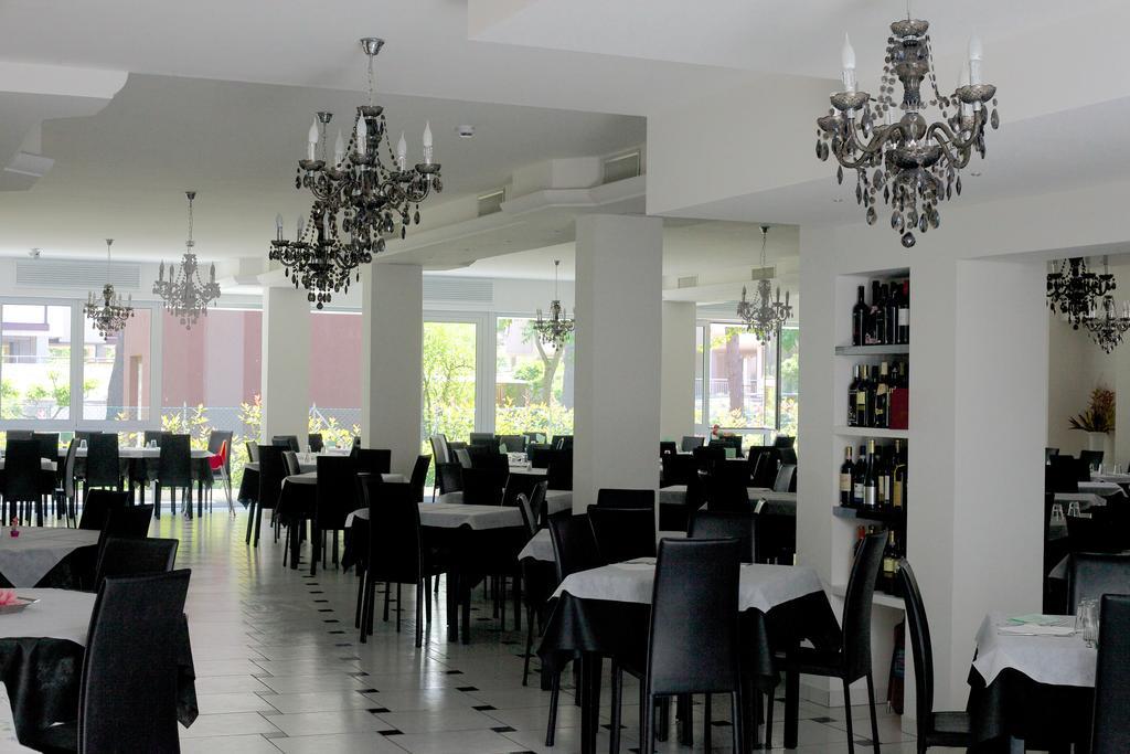 Hotel Leonardo Cesenatico Exterior photo
