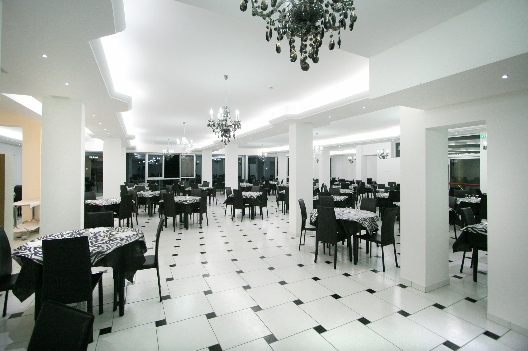 Hotel Leonardo Cesenatico Exterior photo